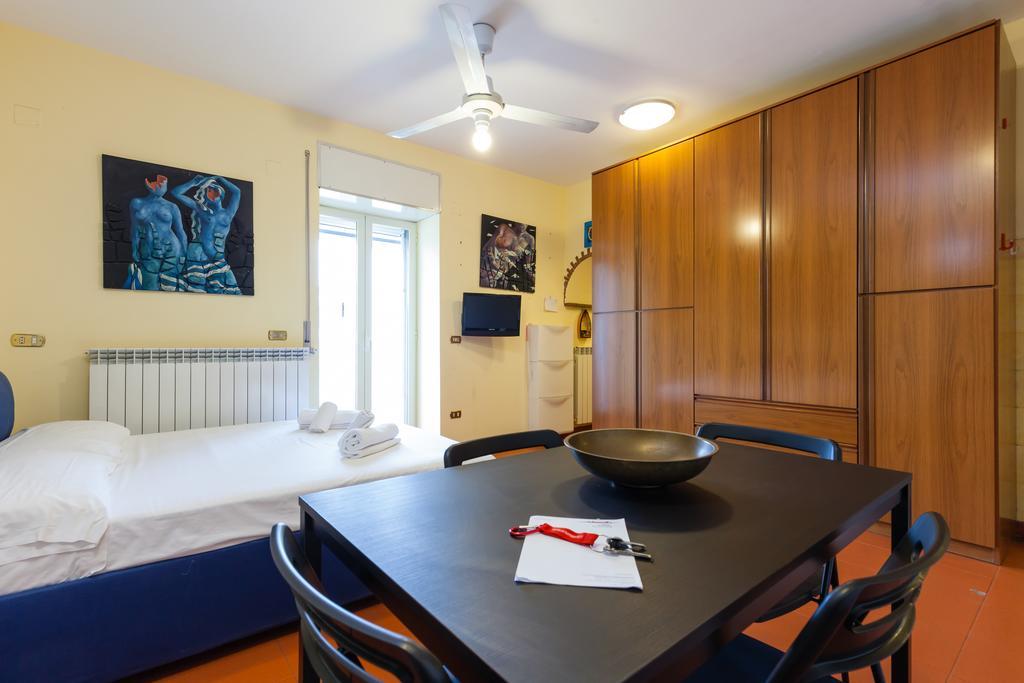 Appartement Amedeo Savoia - Bh 49 à Naples Extérieur photo